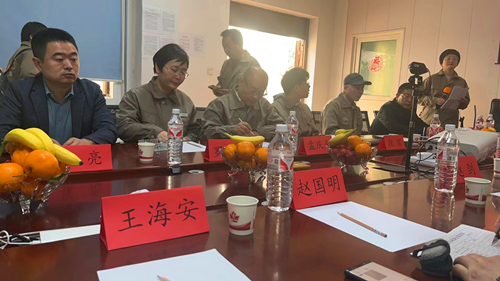 王海安参加劳模供暖服务座谈会.jpg