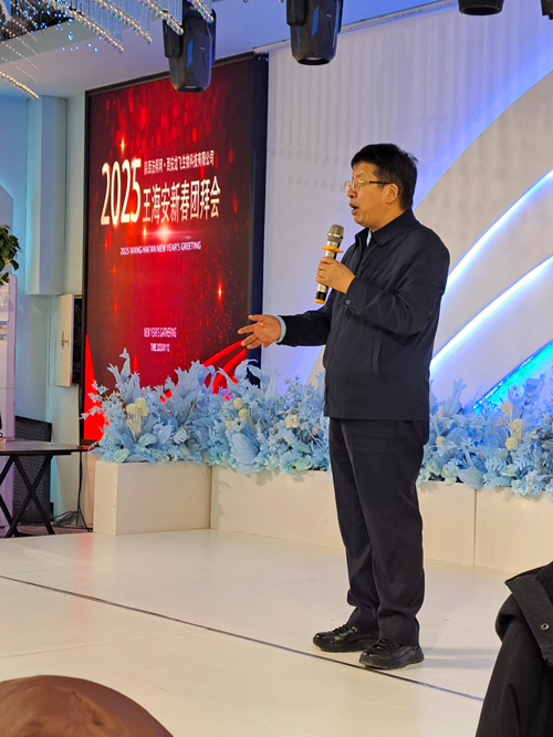 肖刚在演讲.jpg